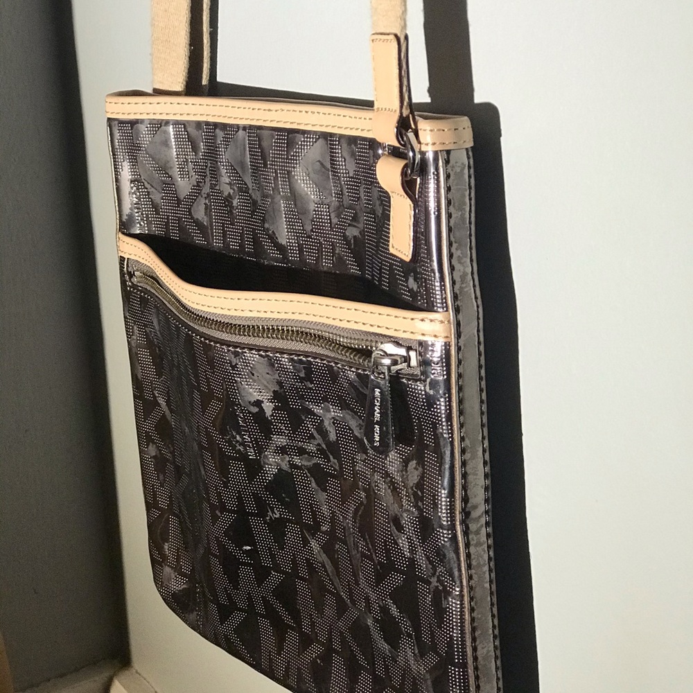 Micheal Kors Crossbody bag (metallic silver)